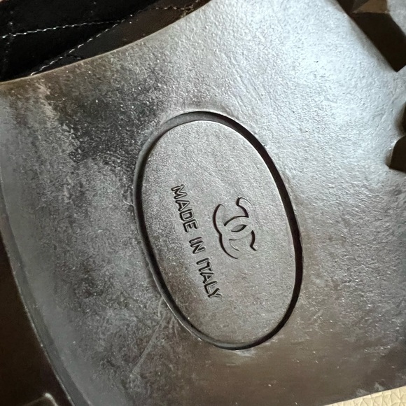 Chanel combat black leather quilted lace up boots - Picture 8 of 11